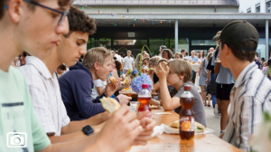 Schulhof-Hockete des Fördervereins 2024